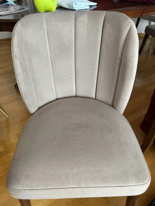 Bela stolica očišćena